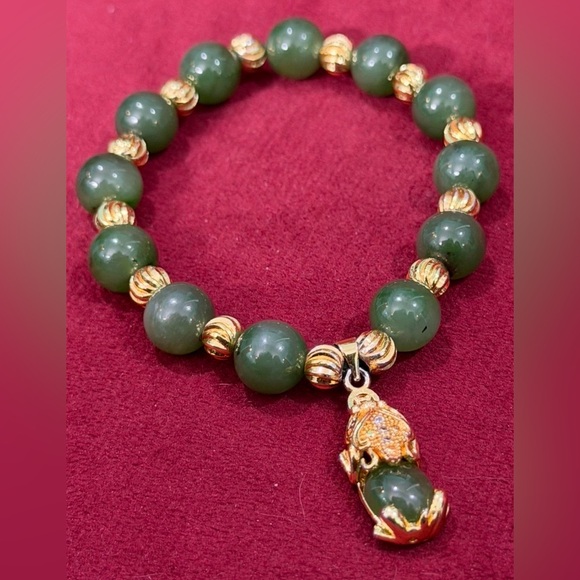 👑✅PRICE FIRM✅ LUCKY🍀 Faux Jade Pixiu Stretch Bracelet - Picture 9 of 17